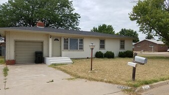 2122 Pile St in Clovis, NM - Building Photo