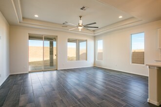 275 Adeline Ave in Los Lunas, NM - Building Photo - Building Photo