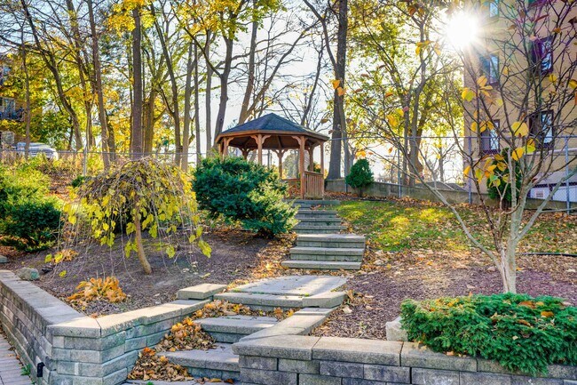 75 High St in London, ON - Building Photo - Building Photo