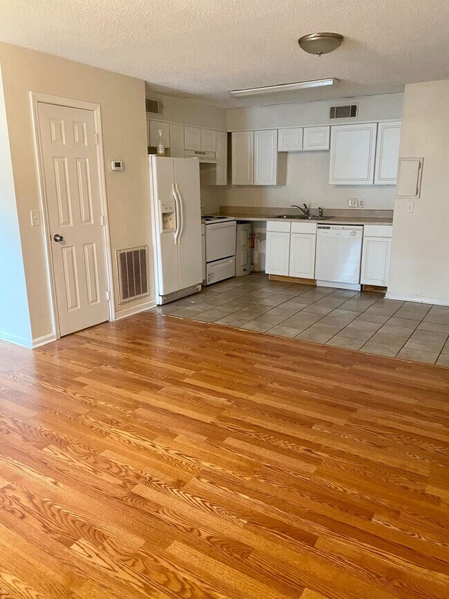 411 Cambridge Cir in Murrells Inlet, SC - Building Photo - Building Photo