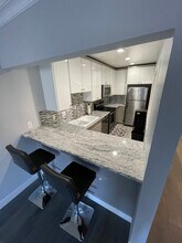 901 10th St, Unit 202 in Santa Monica, CA - Building Photo - Building Photo