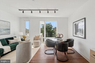 4240 Chestnut St in Philadelphia, PA - Foto de edificio - Building Photo