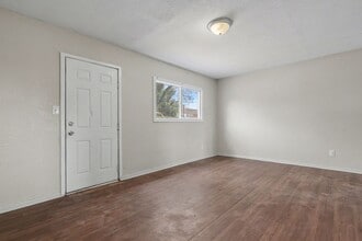 207 N Santa Fe Ave in Fountain, CO - Foto de edificio - Building Photo