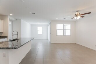 10922 S 56th Ln in Phoenix, AZ - Building Photo - Building Photo