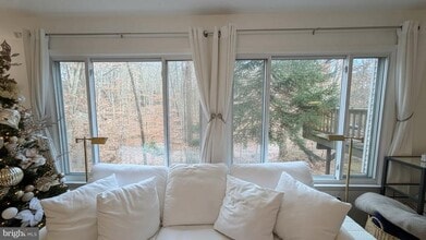 16031 Dorset Rd in Laurel, MD - Foto de edificio - Building Photo