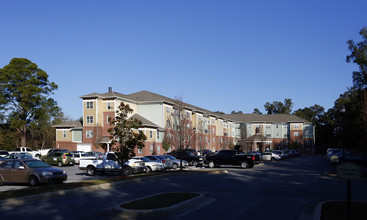 Johnson Lake Apartments in Pensacola, FL - Building Photo - Building Photo