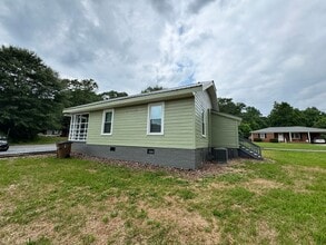 926 Logan St in Shelby, NC - Foto de edificio - Building Photo