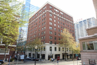 Park Tower Apartments in Portland, OR - Building Photo - Building Photo