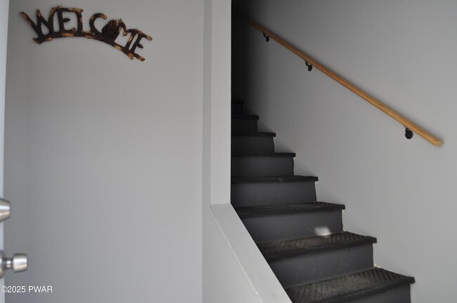 25 Lizzy Ln, Unit 2nd floor in Waymart, PA - Building Photo - Building Photo