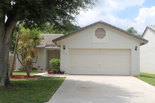 6076 Strawberry Lakes Cir