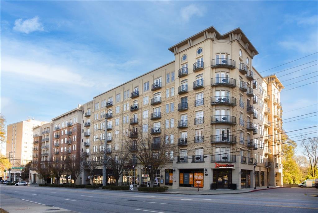 2277 Peachtree Rd in Atlanta, GA - Building Photo