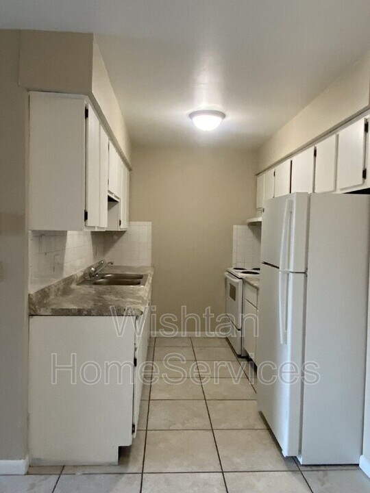 201 Charleston Blvd in Macomb, IL - Building Photo