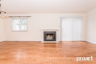 838 Heatherbrook Ct in Wheaton, IL - Building Photo - Building Photo