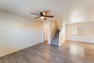 9004 Successful Ct in Las Vegas, NV - Building Photo - Building Photo