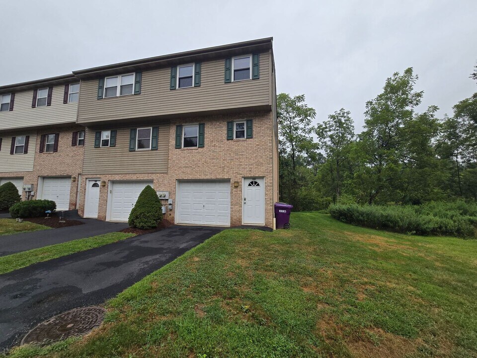 130 Pine Ct in Pittsburgh, PA - Building Photo