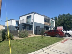 Cal West in Dallas, TX - Building Photo