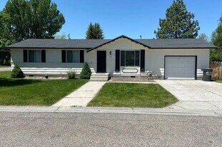 190 S Austin Ave in Sugar City, ID - Building Photo