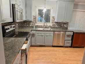 59415 Grand River Ave in New Hudson, MI - Foto de edificio - Building Photo