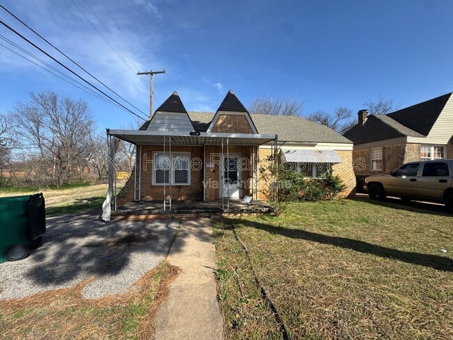 property at 2148 N Stonewall Ave