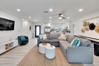 1543 Lakeview Rd in Clearwater, FL - Building Photo - Building Photo