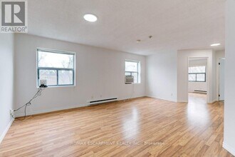 175 Hunter St E in Hamilton, ON - Building Photo - Building Photo