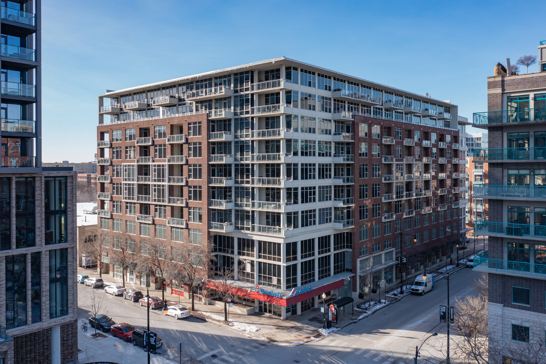 901 W Madison St in Chicago, IL - Building Photo