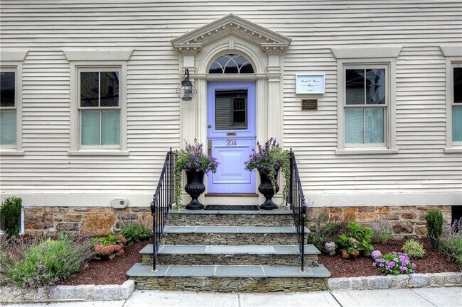 204 Spring St in Newport, RI - Building Photo - Building Photo