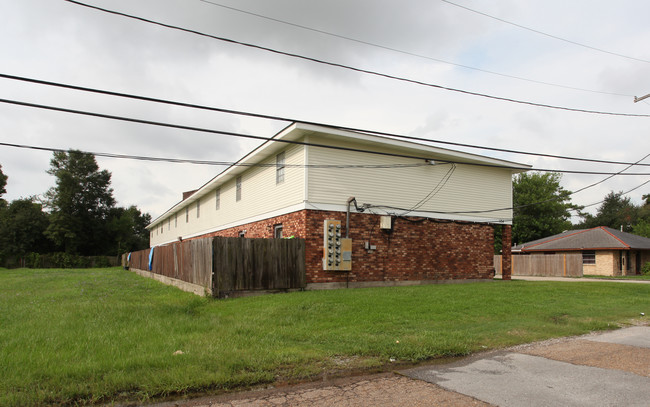 124 Friedrichs Rd in Gretna, LA - Foto de edificio - Building Photo