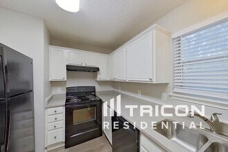 404 Moss Hill Dr in Arlington, TX - Building Photo - Building Photo