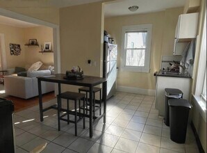 8 Bennett St, Unit 2 in Medford, MA - Building Photo - Building Photo