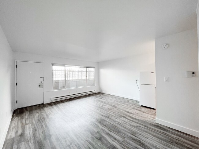 Village Vista Apartments in Seattle, WA - Building Photo - Building Photo