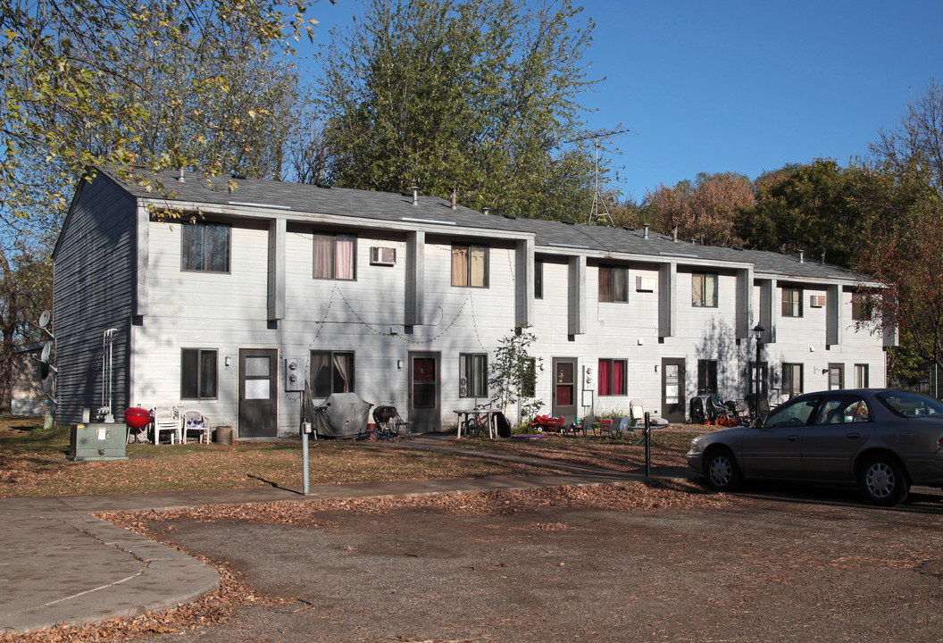 Clinic View Apartments in Watertown, MN - Building Photo