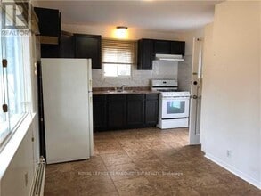 61 Cedar Dr in Toronto, ON - Building Photo - Building Photo