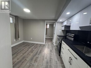 20 Robinson Ave in Toronto, ON - Building Photo - Building Photo