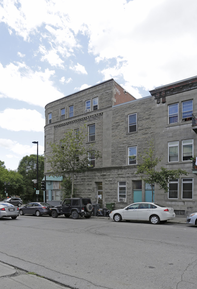 2002 Saint-André in Montréal, QC - Building Photo - Building Photo