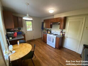 25 Oakland St in Newton, MA - Building Photo - Building Photo