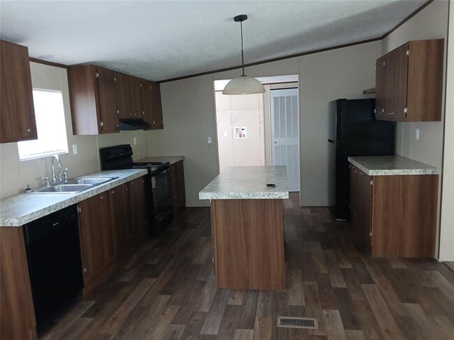 7070 FM1115 in Flatonia, TX - Building Photo - Building Photo