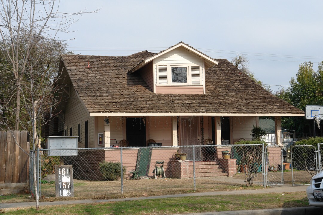 155-161 19th St in Merced, CA - Foto de edificio