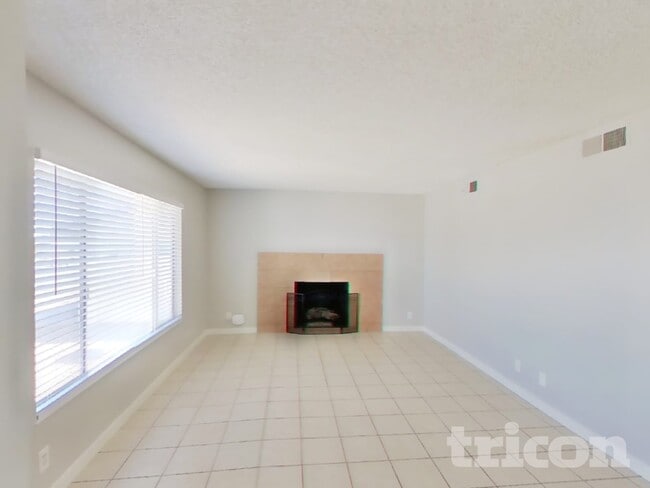 7147 Fenway Ave in Las Vegas, NV - Building Photo - Building Photo