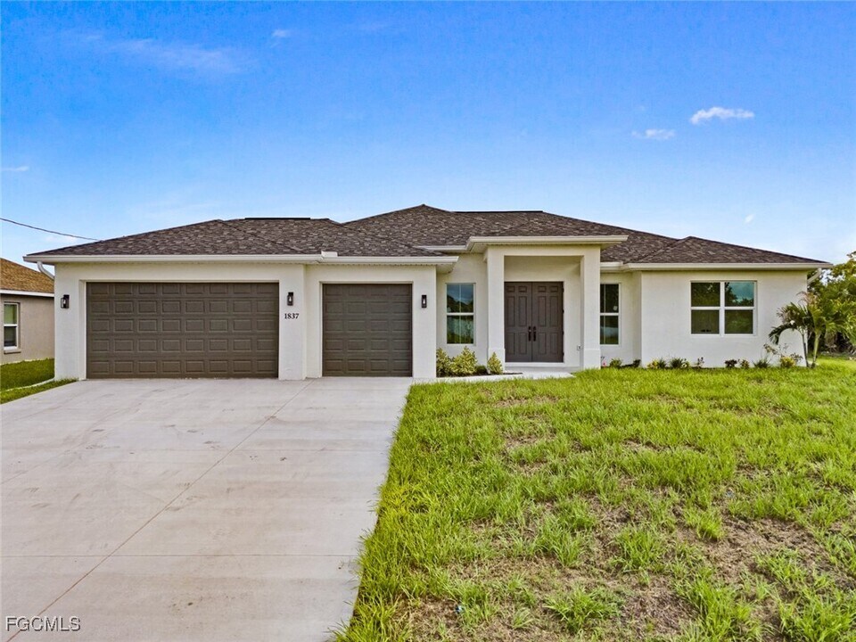 1837 NE 23rd St in Cape Coral, FL - Building Photo