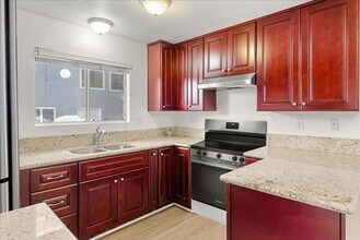 517 Ximeno Ave in Long Beach, CA - Building Photo - Building Photo