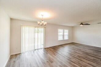 7573 Sunnydale Ln in Jacksonville, FL - Building Photo - Building Photo