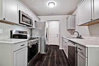 2411 SW Choctaw St in Bentonville, AR - Building Photo - Building Photo