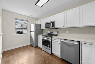 1737 W Chrysler Dr in Belvidere, IL - Building Photo - Building Photo