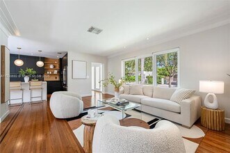 7300 NE 7th Ave in Miami, FL - Foto de edificio - Building Photo