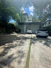 5720 SW 24th St in Miami, FL - Building Photo - Building Photo