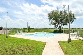 Parkway Villas in Wichita Falls, TX - Building Photo - Building Photo