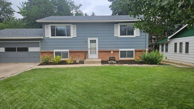 property at 1040 E Prospect Rd