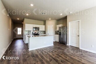 106 Royal Oak St in Youngsville, LA - Foto de edificio - Building Photo