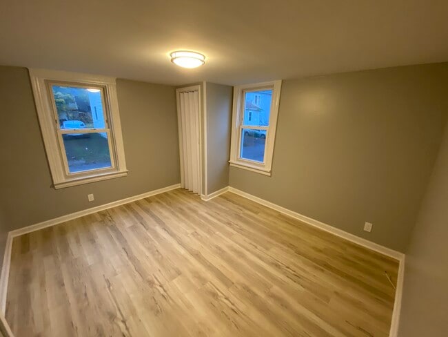 7 Mill St, Unit Upper in Leroy, NY - Building Photo - Building Photo